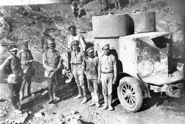 Иллюстрация к книге — Бронеавтомобиль "Остин". Предтеча бронетанковых войск России [i_060.jpg]