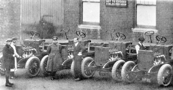 Иллюстрация к книге — Бронеавтомобиль "Остин". Предтеча бронетанковых войск России [i_074.jpg]