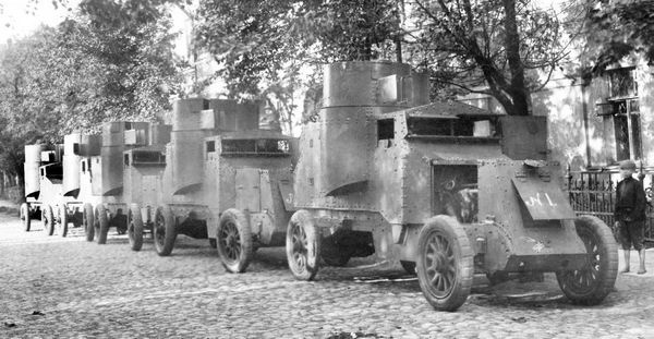 Иллюстрация к книге — Бронеавтомобиль "Остин". Предтеча бронетанковых войск России [i_077.jpg]