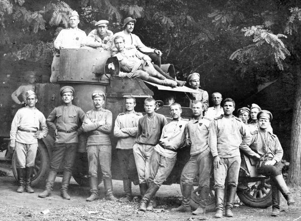 Иллюстрация к книге — Бронеавтомобиль "Остин". Предтеча бронетанковых войск России [i_100.jpg]