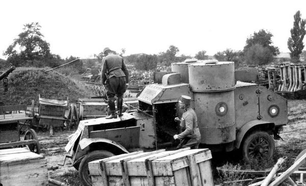 Иллюстрация к книге — Бронеавтомобиль "Остин". Предтеча бронетанковых войск России [i_106.jpg]