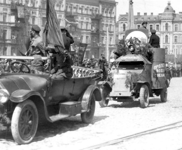 Иллюстрация к книге — Бронеавтомобиль "Остин". Предтеча бронетанковых войск России [i_114.jpg]