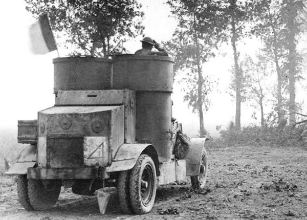 Иллюстрация к книге — Бронеавтомобиль "Остин". Предтеча бронетанковых войск России [i_153.jpg]