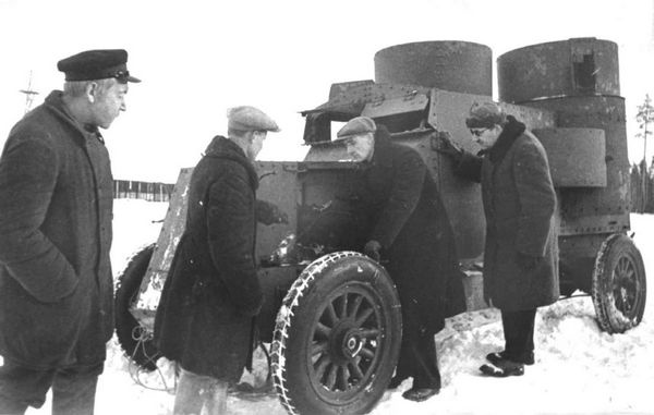 Иллюстрация к книге — Бронеавтомобиль "Остин". Предтеча бронетанковых войск России [i_159.jpg]