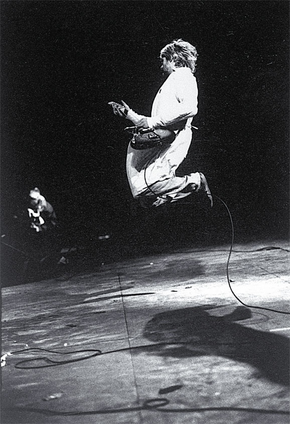 Иллюстрация к книге — Nirvana. Со слов очевидцев [i_009.jpg]