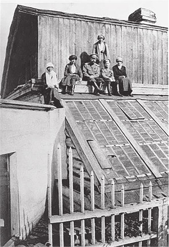 Иллюстрация к книге — Последняя тайна Романовых [b00000152.jpg]