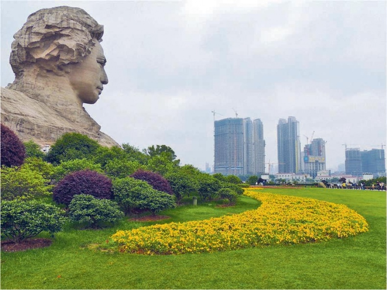 Иллюстрация к книге — Си Цзиньпин. Новая эпоха [i_024.jpg]