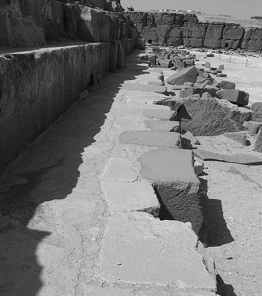 Иллюстрация к книге — Пирамиды. Загадки строительства и назначение [any2fbimgloader20.jpg]