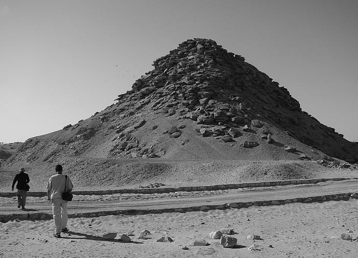 Иллюстрация к книге — Пирамиды. Загадки строительства и назначение [any2fbimgloader47.jpg]