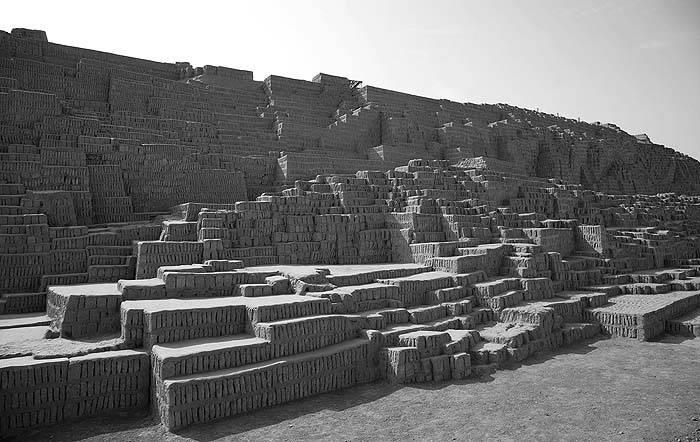 Иллюстрация к книге — Пирамиды. Загадки строительства и назначение [any2fbimgloader92.jpg]