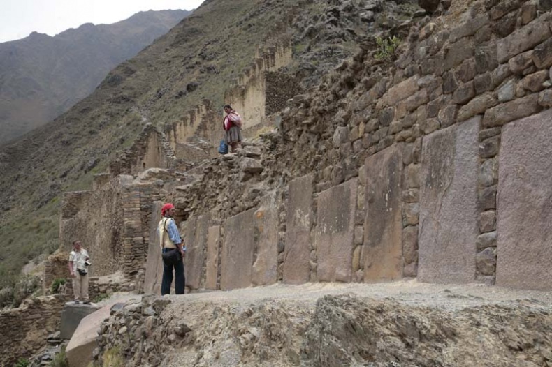 Иллюстрация к книге — Обитаемый остров Земля [i_022.jpg]