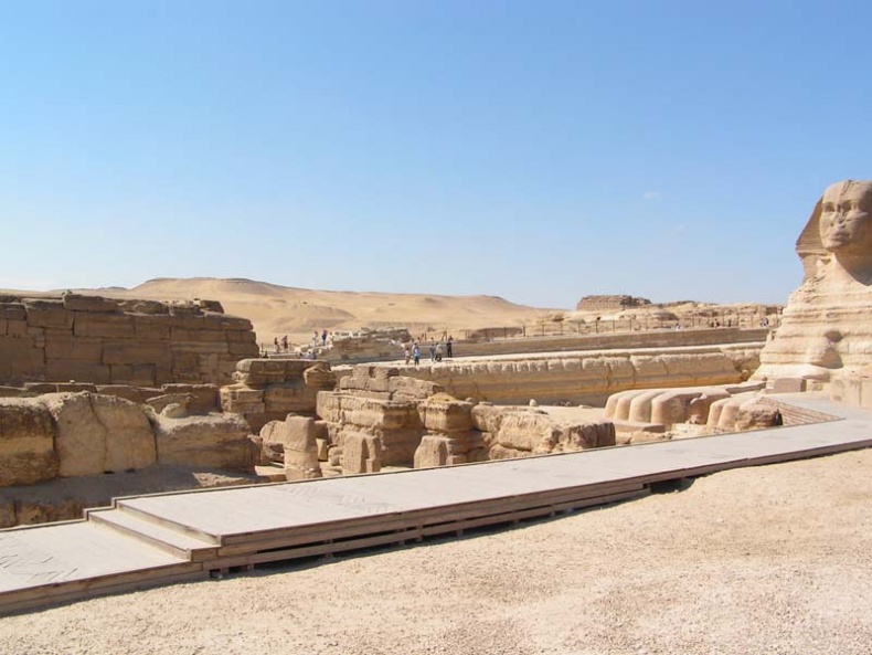 Иллюстрация к книге — Обитаемый остров Земля [i_037.jpg]