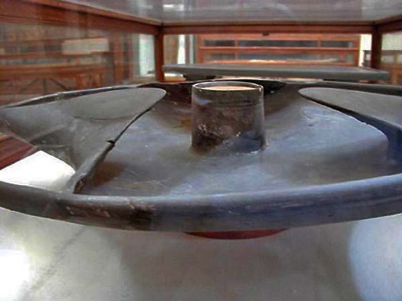 Иллюстрация к книге — Обитаемый остров Земля [i_117.jpg]