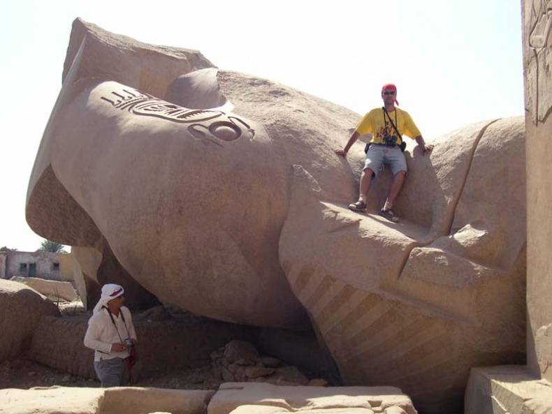 Иллюстрация к книге — Обитаемый остров Земля [i_136.jpg]