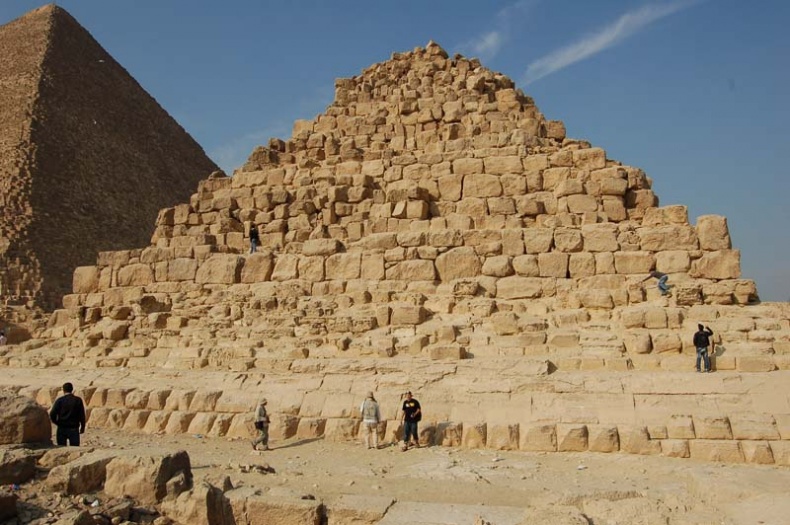 Иллюстрация к книге — Обитаемый остров Земля [i_228.jpg]