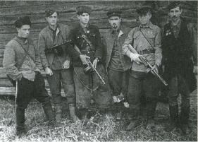 Иллюстрация к книге — Лесные солдаты. Партизанская война на Северо-Западе СССР. 1941-1944 [i_038.jpg]