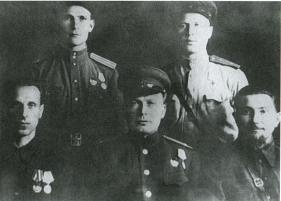 Иллюстрация к книге — Лесные солдаты. Партизанская война на Северо-Западе СССР. 1941-1944 [i_041.jpg]