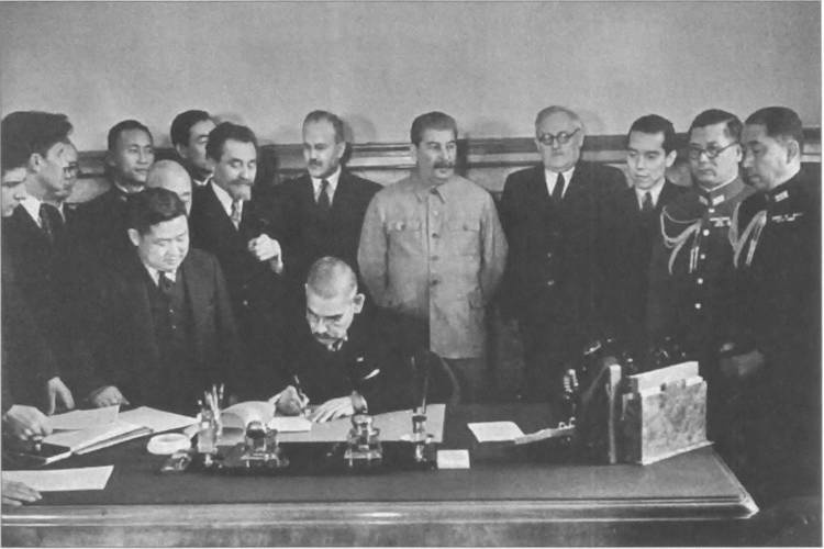 Иллюстрация к книге — Камикадзе. "Божественный ветер" в истории Японии [i_106.jpg]