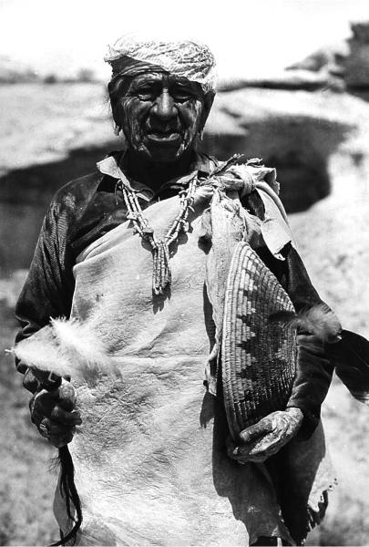 Иллюстрация к книге — Сила шаманов. Боевая и лечебная магия индейцев Дикого Запада [i_051.jpg]