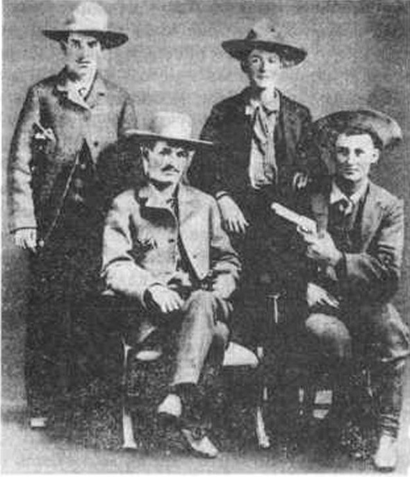 Иллюстрация к книге — По закону револьвера. Дикий Запад и его герои [i_032.jpg]