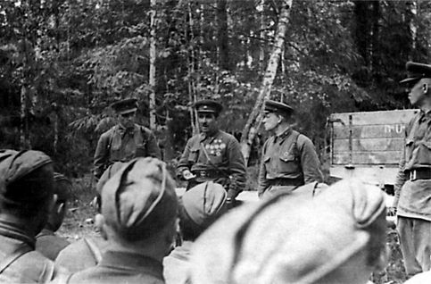 Иллюстрация к книге — Неизвестные солдаты. Сражения на внешнем фронте блокады Ленинграда [i_013.jpg]