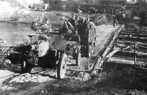 Иллюстрация к книге — Неизвестные солдаты. Сражения на внешнем фронте блокады Ленинграда [i_056.jpg]