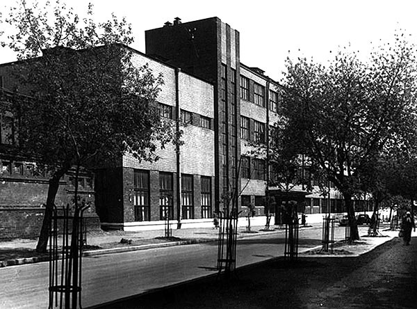 Иллюстрация к книге — Сабанеев мост [i_038.jpg]