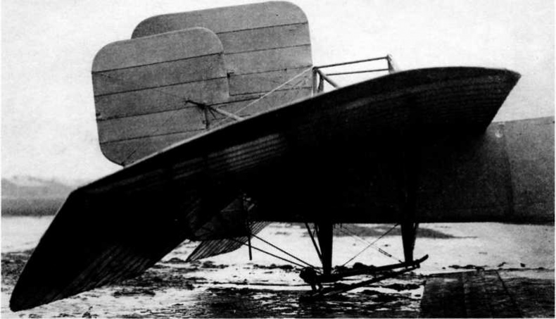 Иллюстрация к книге — "Илья Муромец". Гордость русской авиации [i_032.jpg]