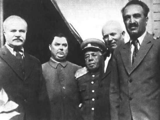 Иллюстрация к книге — Писатели и советские вожди [i_082.jpg]