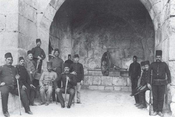 Иллюстрация к книге — История ислама. Исламская цивилизация от рождения до наших дней [i_325.jpg]