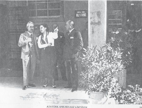 Иллюстрация к книге — История ислама. Исламская цивилизация от рождения до наших дней [i_331.jpg]