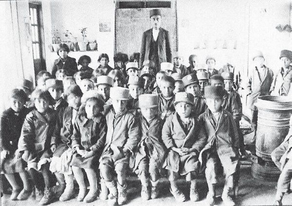 Иллюстрация к книге — История ислама. Исламская цивилизация от рождения до наших дней [i_355.jpg]