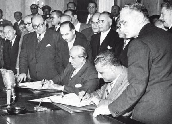 Иллюстрация к книге — История ислама. Исламская цивилизация от рождения до наших дней [i_369.jpg]