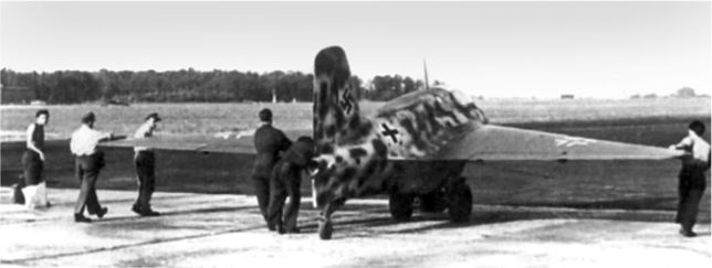 Иллюстрация к книге — Me 163 &quot;Komet&quot; – истребитель &quot;Летающих крепостей&quot; [i_069.jpg]