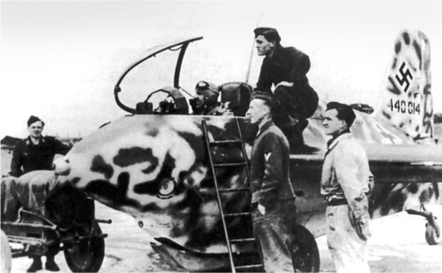 Иллюстрация к книге — Me 163 &quot;Komet&quot; – истребитель &quot;Летающих крепостей&quot; [i_071.jpg]