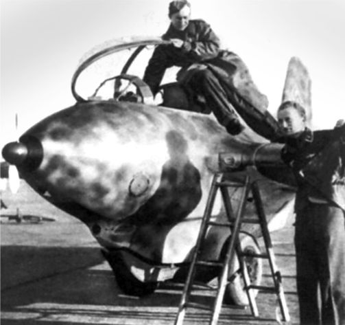 Иллюстрация к книге — Me 163 "Komet" – истребитель "Летающих крепостей" [i_095.jpg]