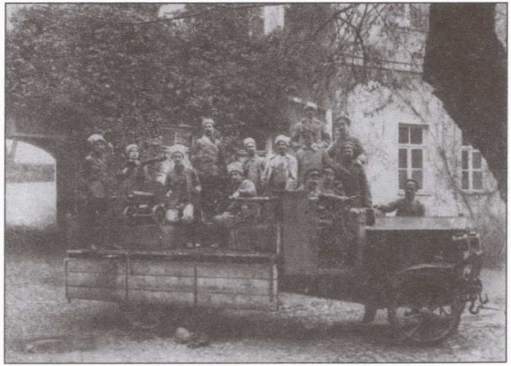 Иллюстрация к книге — Друзья и враги за Кавказским хребтом [i_035.jpg]