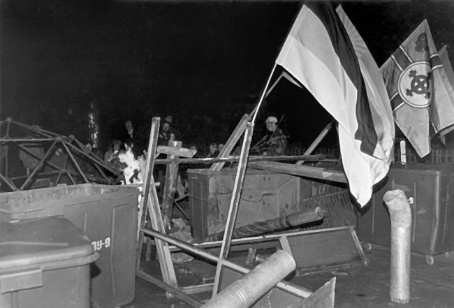 Иллюстрация к книге — Жертвы Черного Октября. 1993 [i_017.jpg]