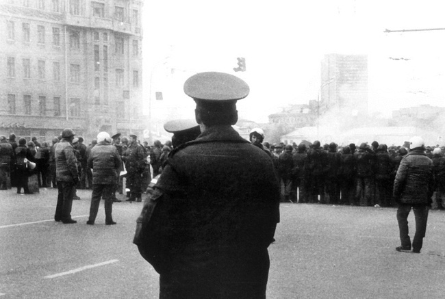 Иллюстрация к книге — Жертвы Черного Октября. 1993 [i_061.jpg]