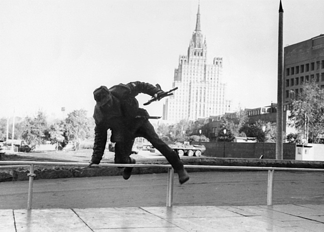 Иллюстрация к книге — Жертвы Черного Октября. 1993 [i_072.jpg]