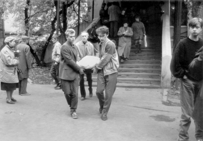 Иллюстрация к книге — Жертвы Черного Октября. 1993 [i_076.jpg]