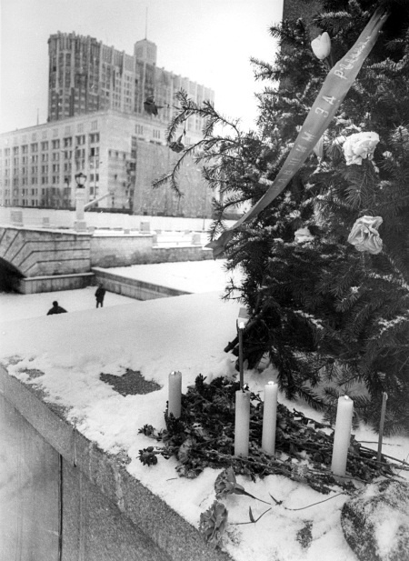 Иллюстрация к книге — Жертвы Черного Октября. 1993 [i_085.jpg]