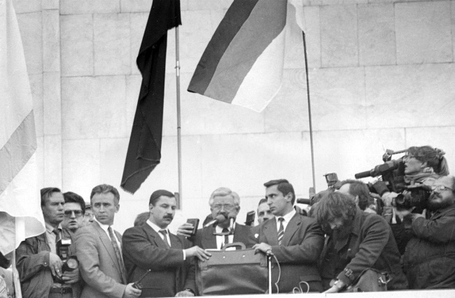 Иллюстрация к книге — Жертвы Черного Октября. 1993 [i_102.jpg]