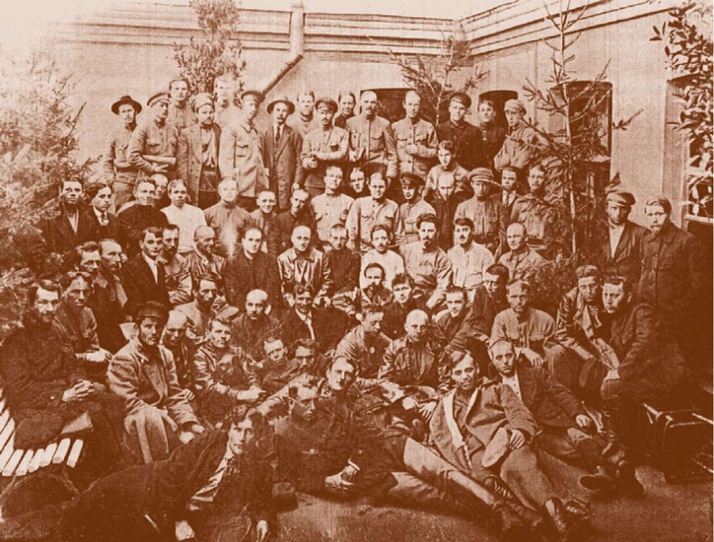 Иллюстрация к книге — Внутренние войска. История в лицах [i_031.jpg]