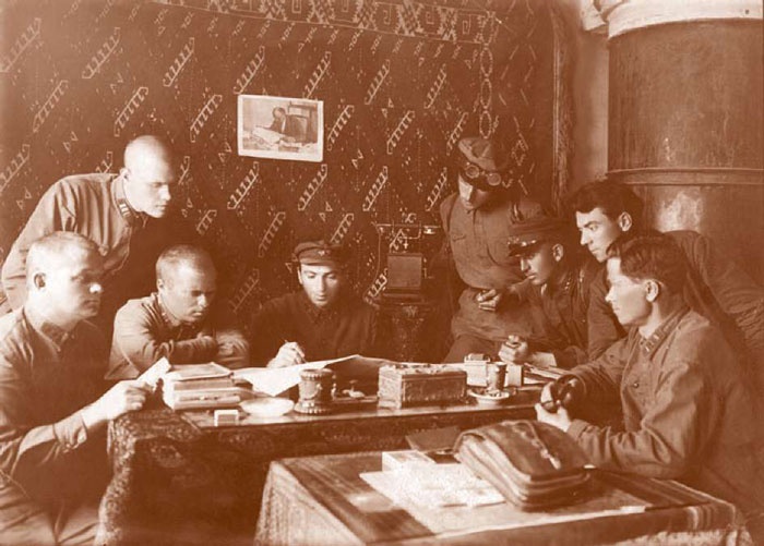 Иллюстрация к книге — Внутренние войска. История в лицах [i_083.jpg]