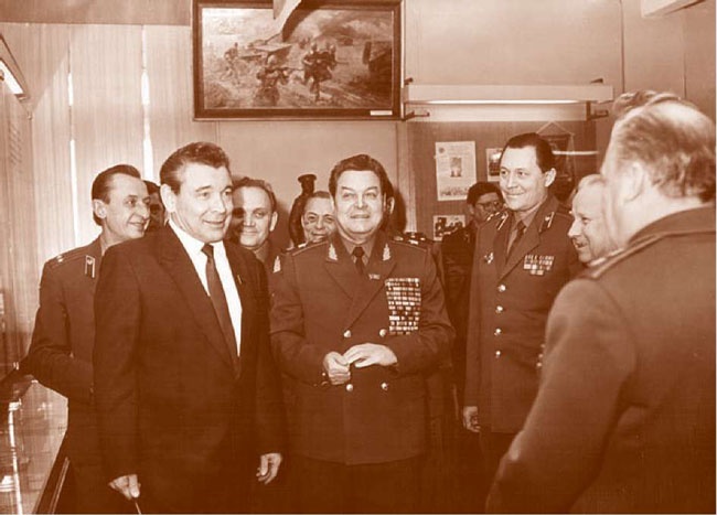 Иллюстрация к книге — Внутренние войска. История в лицах [i_169.jpg]