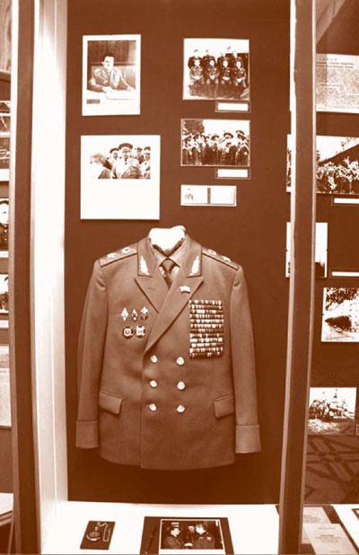 Иллюстрация к книге — Внутренние войска. История в лицах [i_171.jpg]