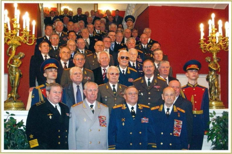 Иллюстрация к книге — Внутренние войска. История в лицах [i_189.jpg]