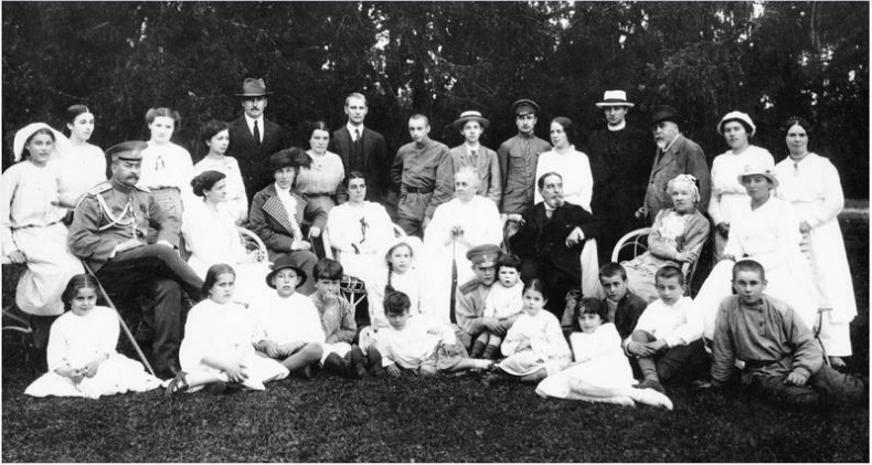 Иллюстрация к книге — Бывшие люди. Последние дни русской аристократии [i_014.jpg]