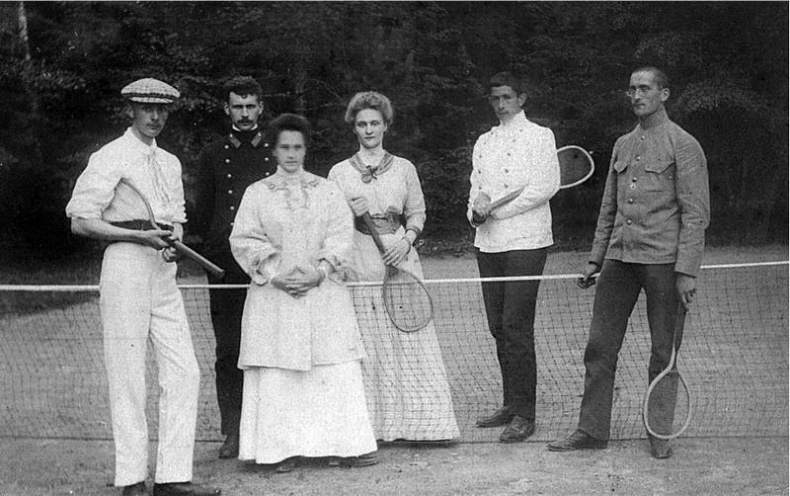 Иллюстрация к книге — Бывшие люди. Последние дни русской аристократии [i_022.jpg]